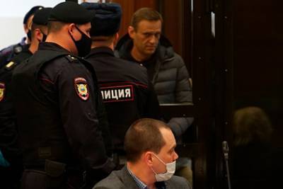 Алексей Навальный - Навальный уведомлял ФСИН о нахождении в клинике в Германии - lenta.ru