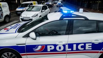 Во Франции - Во Франции мужчина с саблей напал на полицейского - gazeta.ru - Нальчик - Нант