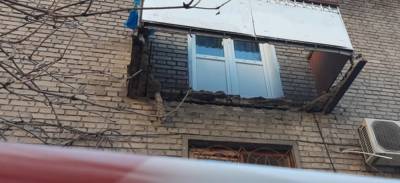 В центре Харькова рухнул балкон прямо возле подъезда: жуткие кадры - kharkov.politeka.net - Харьков