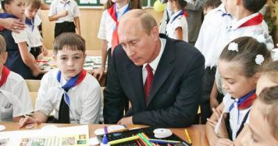 Владимир Путин - Сергей Кравцов - В школах РФ появятся "воспитатели", которые будет говорить с детьми о политике и митингах - focus.ua