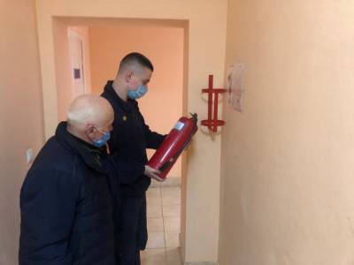 ГСЧС проверяет соблюдение пожарной безопасности в домах престарелых: фото - 24tv.ua - Новости