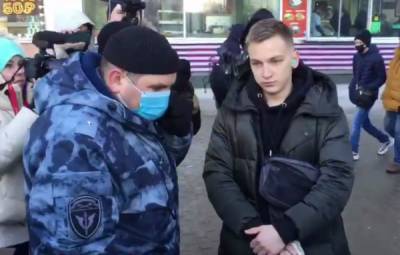 Алексей Навальный - СМИ сообщили о задержании человека с травматическим пистолетом в районе Мосгорсуда - govoritmoskva.ru - Москва