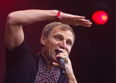 Олег Скрипка - "Просто резиденты". Музыкант Скрипка "лишил гражданства" русскоязычных украинцев - obzor.lt - Украина
