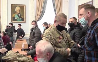 Александр Медведев - Александр Сенкевич - Мэр Николаева синхронно переводил слова депутатов - korrespondent.net - Николаев - Николаева