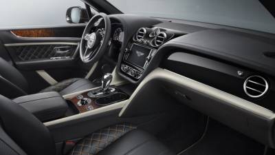 Aston Martin - Интерес россиян к люксовым автомобилям упал на фоне пандемии - riafan.ru - Москва - Санкт-Петербург - Московская обл.