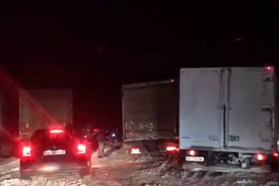 Непогода вышла из-под контроля на Одесчине: грузовики попадают в снежную ловушку, кадры - odessa.politeka.net - Одесса - Одесская обл. - Мелитополь - Новоазовск