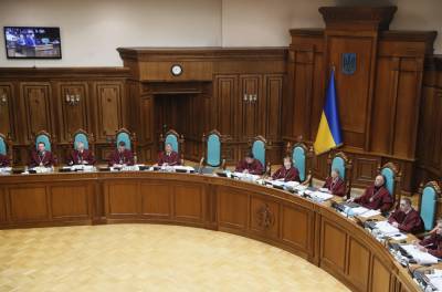 КСУ не смог истолковать, что такое "достойные условия жизни": причина - 24tv.ua - Новости