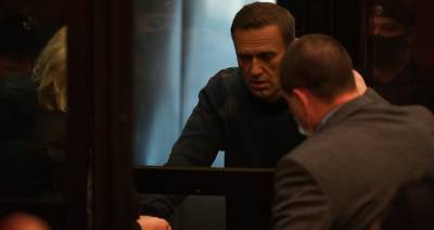 Алексей Навальный - Суд заменил Навальному условный срок на 3,5 года колонии - m24.ru