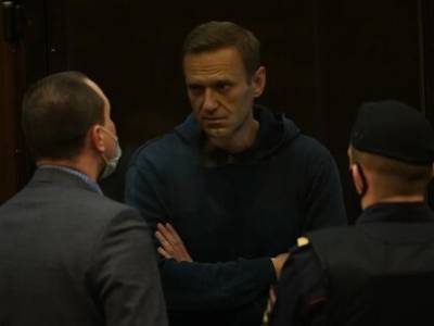 Алексей Навальный - Алексей Навальный приговорен к реальному сроку по делу "Ив Роше" на 2,5 года - sobesednik.ru - Москва