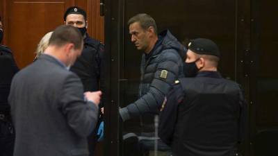 Алексей Навальный - Навальному суд назначил реальный срок и отправил его в колонию - lenta.ua - Москва - Россия