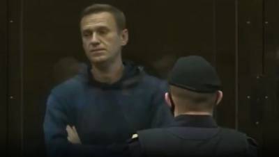 Алексей Навальный - Олег Навальный - Условный срок Навального заменили на реальный. Он проведет в колонии 3 года - usa.one - Россия