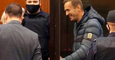 Алексей Навальный - Суд отправил Навального в колонию по делу "Ив Роше". Главное - rus.delfi.lv