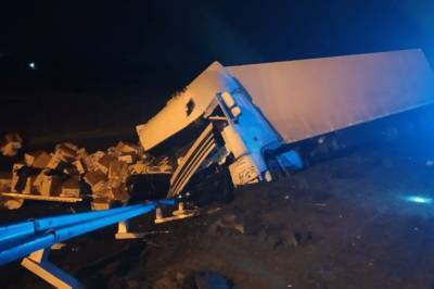 В Днепропетровской области фура с бананами врезалась в два грузовика: фото и видео - newsone.ua - Кривой Рог - Днепропетровская обл.