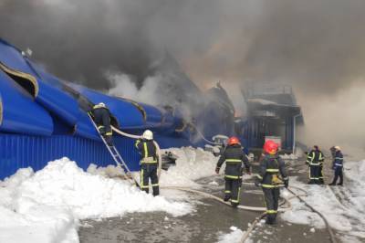 В Первомайске спасатели спустя шесть часов потушили пожар в "Эпицентре" - newsone.ua - Николаевская обл. - Первомайск