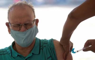 В Европе еще одна страна решила не прививать пожилых вакциной AstraZeneca - korrespondent.net - Франция - Швеция