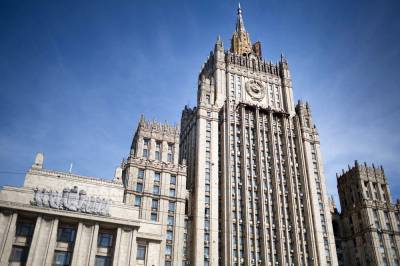 Алексей Навальный - Мария Захарова - Ив Роше - МИД назвал реакцию Запада на приговор Навальному постановочными акциями - tvc.ru