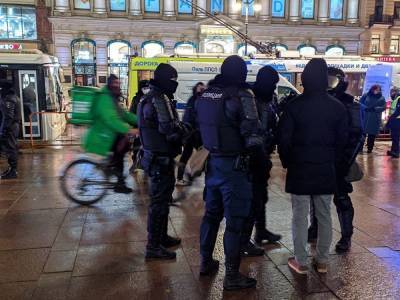 Алексей Навальный - В Петербурге идет стихийная акция протеста, начавшаяся после приговора Навальному - znak.com - Санкт-Петербург
