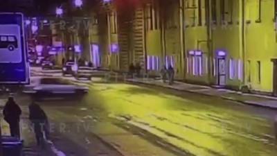 Нетрезвый водитель въехал в магазин на Загородном проспекте - piter.tv
