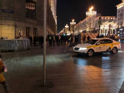 Алексей Навальный - Полиция в Москве оттесняет протестующих с Тверской в переулки - rosbalt.ru - Москва - район Пушкинский