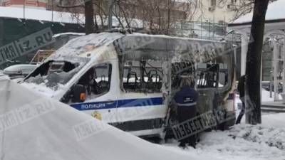 Момент поджога авто Росгвардии в Москве попал на видео - 5-tv.ru - Москва