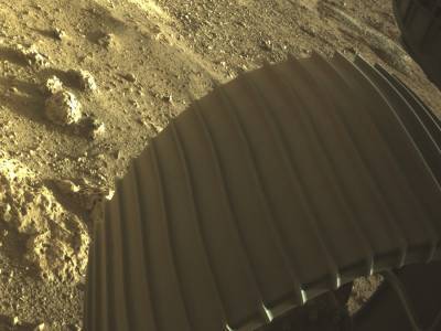 Марс оказался не красным: аппарат Perseverance прислал первые цветные фото планеты - pravda-tv.ru