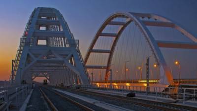 Движение по Крымскому мосту восстановили после сильного снегопада - newinform.com - Тамань