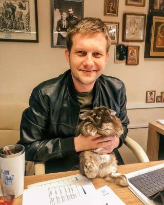 Борис Корчевников - Борис Корчевников во время презентации книги напугал поклонников опухшим внешним видом - actualnews.org