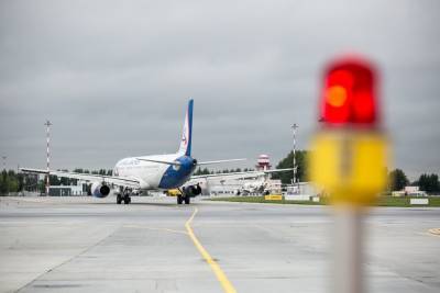 Почти 7% взрослого населения Свердловской области запрещено выезжать за границу - znak.com - Свердловская обл.