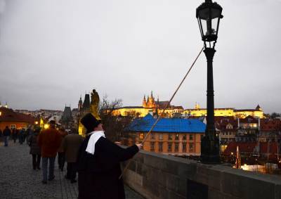 На Карловом мосту начнет работать фонарщик - vinegret.cz - Чехия
