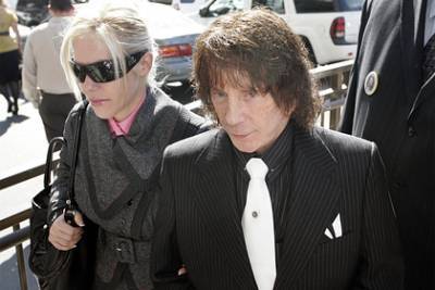 Элвис Пресли - Джон Леннон - Йоко Оно - Стало известно о богатствах умершего в тюрьме продюсера-убийцы Фила Спектора - lenta.ru