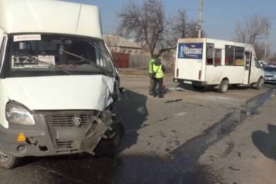 В столице ЛНР при столкновении маршруток травмированы 10 человек - mk.ru - ДНР - ЛНР - Луганск - Макеевка