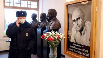 Андрей Мягков - В МХТ имени Чехова началось прощание с Андреем Мягковым - vesti.ru - Москва - Санкт-Петербург - РСФСР
