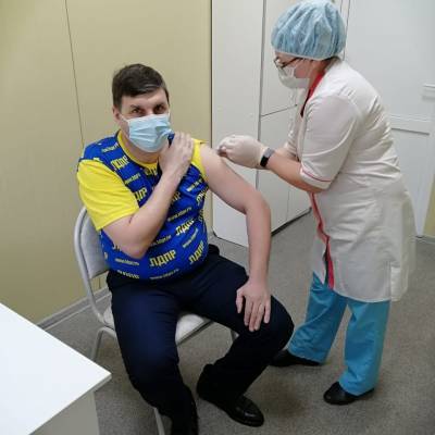 Курганский депутат поставил себе прививку от коронавируса - znak.com - Курганская обл. - Курган