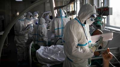 В России за сутки выявили 12 953 случая заражения COVID-19 - belta.by - Красноярский край - Иркутская обл. - Санкт-Петербург - Минск - Свердловская обл.