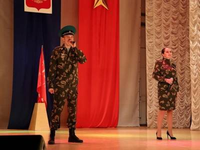 В Миассе мужчинам всех поколений подарили концерт - u24.ru