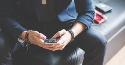 Опрос: 66% населения Латвии используют современные технологии больше четырех часов в день - rus.delfi.lv - Рига - Латвия