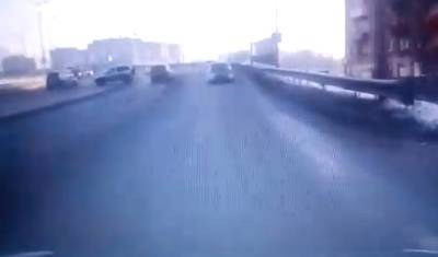 В Тюмени на мосту по улице Мориса Тореза в ДТП развернуло два автомобиля - nashgorod.ru - Тюмень