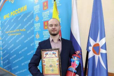 Тверские спасатели наградили журналистов за помощь в работе - tver.mk.ru - Тверь - Тверская обл.