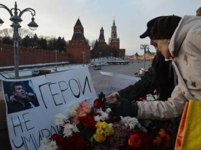 Борис Немцов - К мемориалу на месте убийства Немцова запретили возлагать цветы - rosbalt.ru - Москва