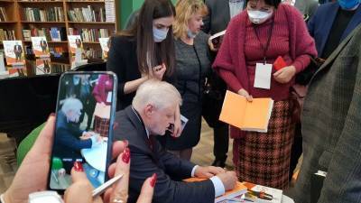 Сергей Миронов - Захар Прилепин - Профессия писатель может появиться в Трудовом кодексе РФ - polit.info - Москва - Россия