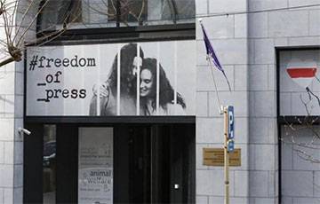 Екатерина Андреева - Дарья Чульцова - В центре Брюсселя вывесили баннер в поддержку белорусских журналисток - charter97.org - Бельгия - Брюссель