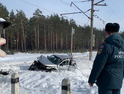 Три человека погибли после столкновения поезда и машины в Брянской области - m24.ru - Брянск - Брянская обл.