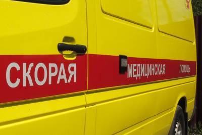 В Петербурге женщина провалилась в люк с кипятком - mk.ru - Санкт-Петербург