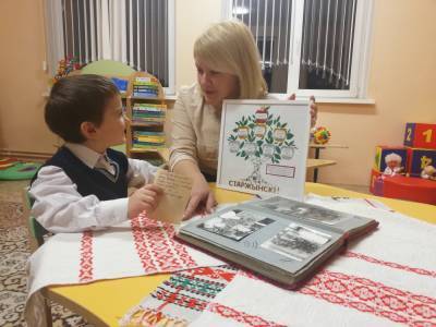 Дзеткі знаёмяцца не толькі са сваёй гісторыяй, але і з гісторыяй краіны. Як у Карэлічах стварылі генеалагічнае дрэва - grodnonews.by