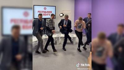 Олег Николаев - Глава Чувашии исполнил зажигательный танец в первом видео для TikTok - riafan.ru - респ. Чувашия - Чебоксары
