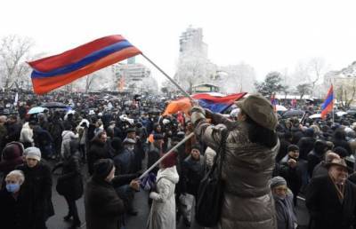 Никола Пашинян - Ишхан Сагателян - Оппозиция завершила митинг у здания правительства Армении - aif.ru - Ереван