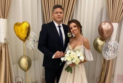 Максим Соколюк - Девушка с собачкой из Уханя и глава миграционной службы поженились - kp.ua - Ухань