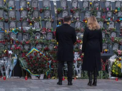 Владимир Зеленский - Елена Зеленская - Зеленские почтили память героев Небесной сотни - gordonua.com