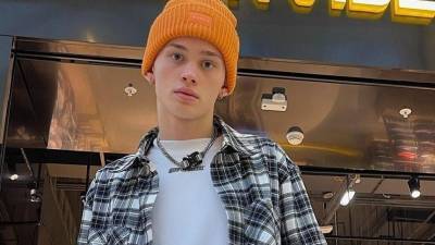 Ксения Бородина - Юрий Шатунов - Богдан Милохин - Тиктокер Даня Милохин «утер нос Бородиной» новым фото в коротком женском платье - 5-tv.ru
