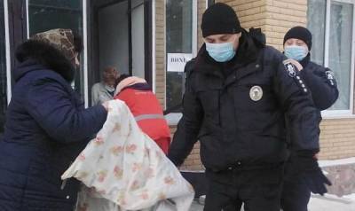 7 километров по пояс в снегу: полиция спасла жизнь юноши, который заблудился в лесу - 24tv.ua - Черниговская обл. - Одесса - Новости